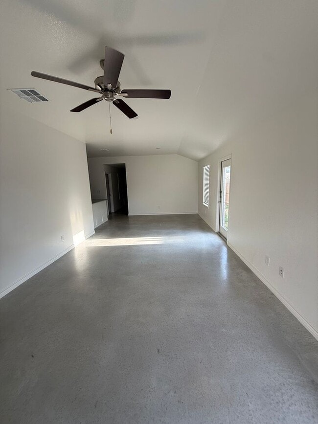 Foto del edificio - 121 Wind Ridge Dr