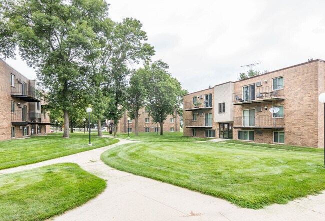 Primary Photo - 305 W 8th St S