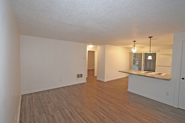 Foto del edificio - 1647 Salishan St SE