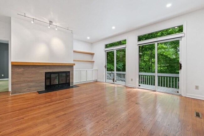 Building Photo - Bolin Creek 4 Bedroom House with Fabulous Forest Views Available May 1!