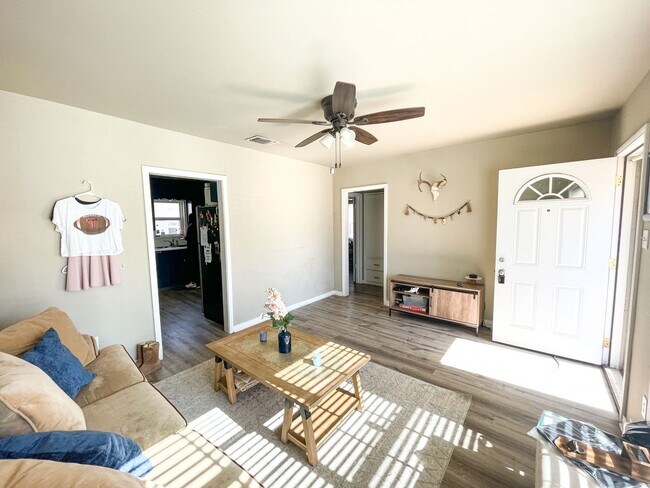 Building Photo - Updated Tech Terrace House with Great Back...