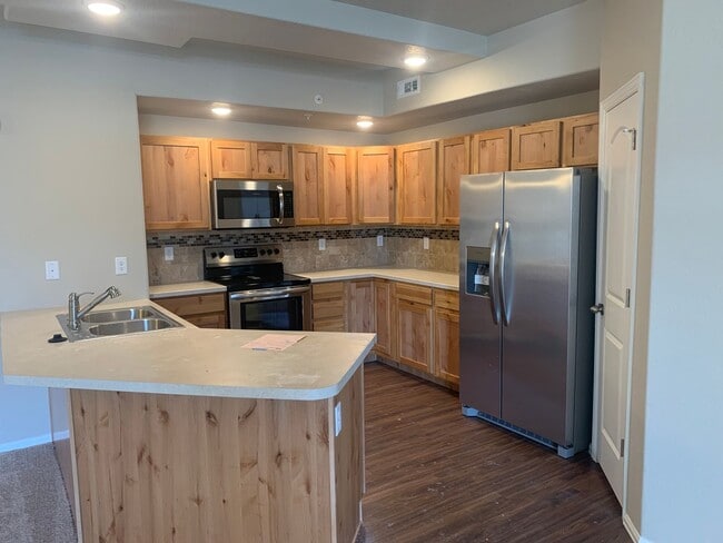 Foto del edificio - 2 WEEKS FREE! Spacious Townhome!