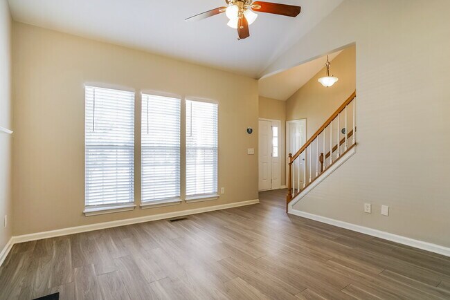 Building Photo - 632 Hanska Way