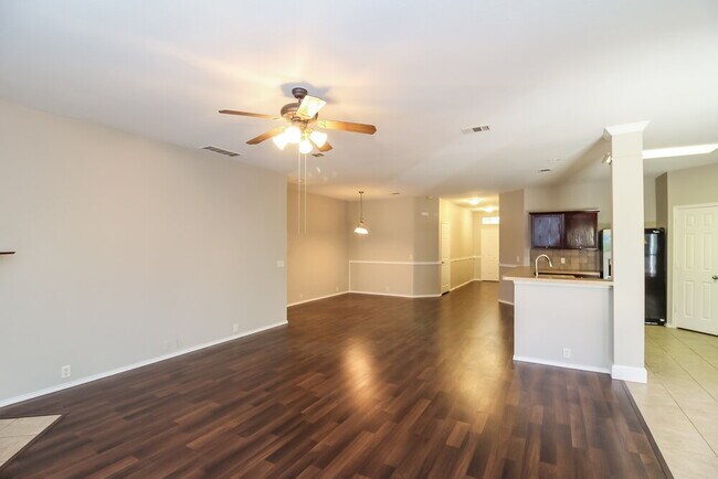 Foto del edificio - 8433 Asheville Ln