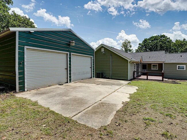 Building Photo - 4303 Kemp Dr