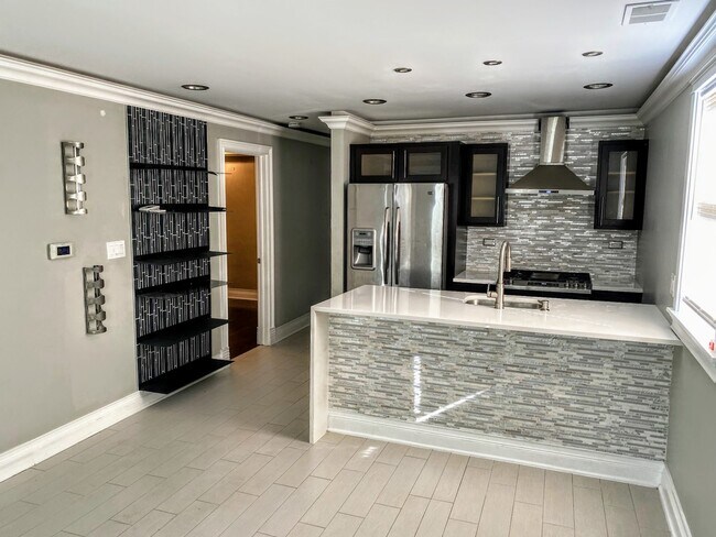 Foto del edificio - 3335 N Kenneth Ave