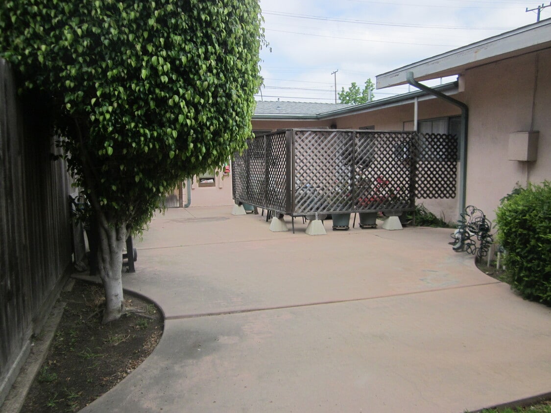 Building Photo - 920