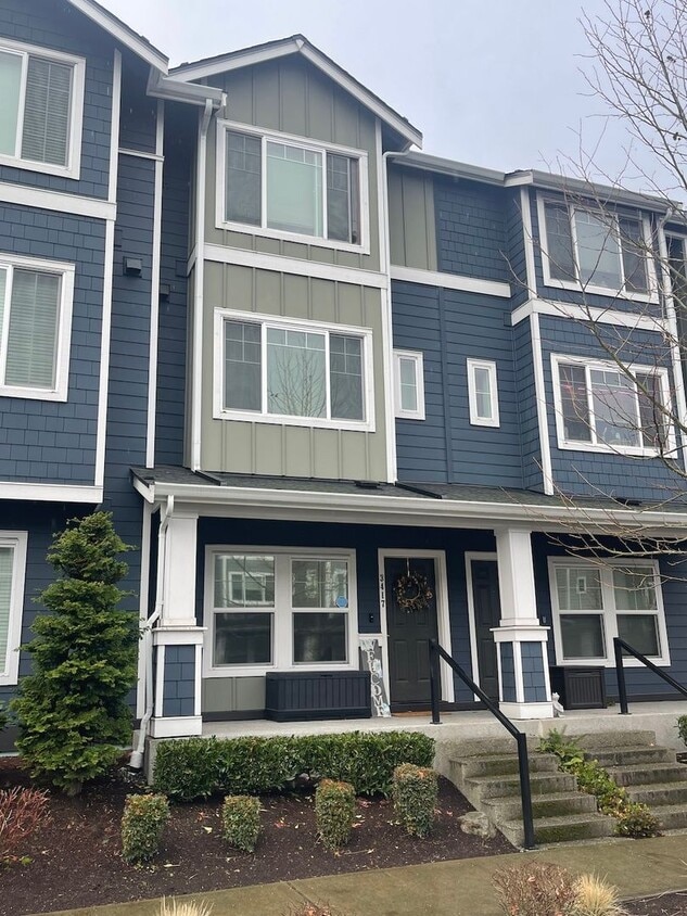 Spaciously Modern Tri Level Townhome for R... House Rental in Everett
