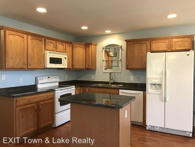 Building Photo - 3 br, 2 bath House - 74 Kingswood St.