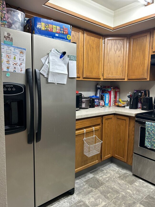 Foto del edificio - Century 21 Gold Rush - 3 bed, 2 bath (Fair...