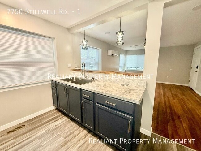 Foto del edificio - 7750 Stillwell Rd