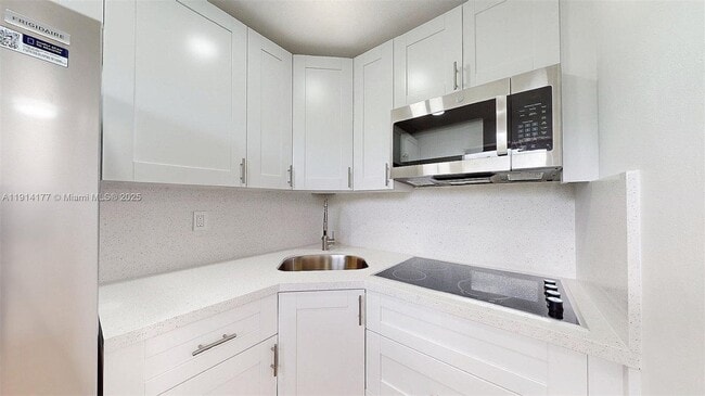 Building Photo - 1201 SW 42nd Ave