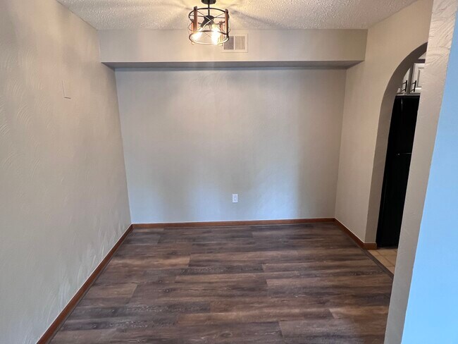 Foto del edificio - 261 Pinewood Cir