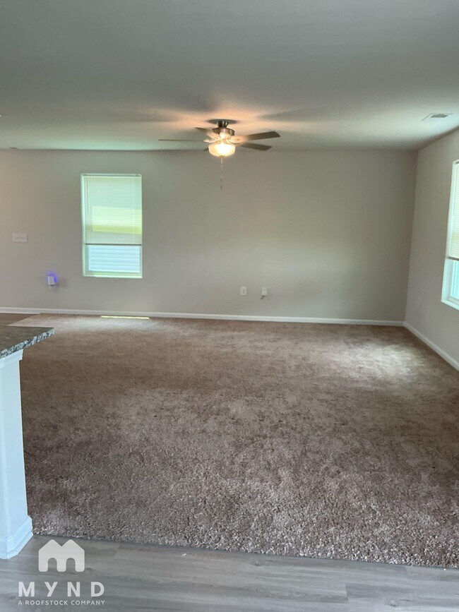 Building Photo - 3322 Brighton Dr