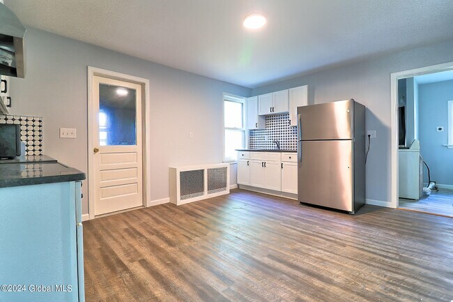 Building Photo - 1541 8th Ave