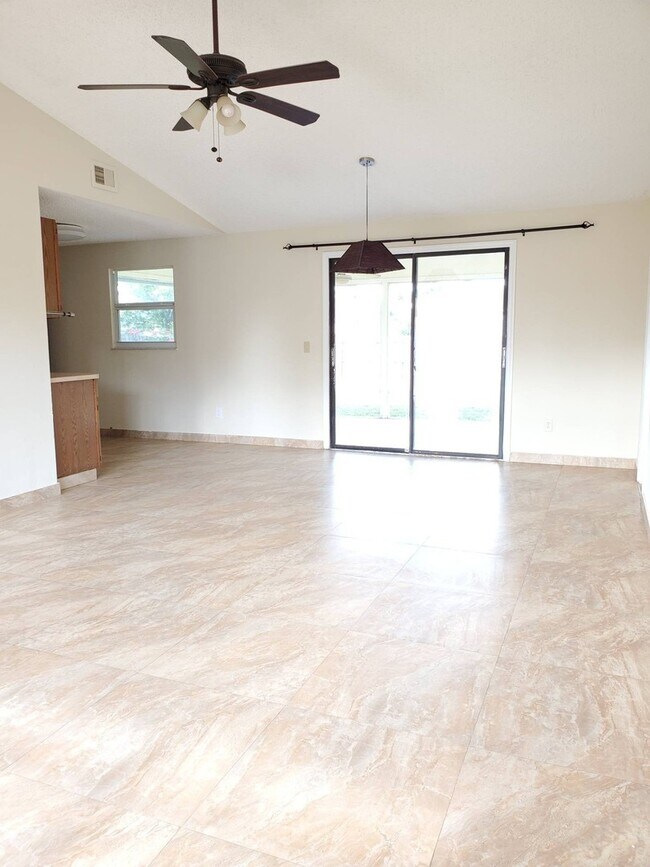 Foto del edificio - 3 bedroom 2 bath rental