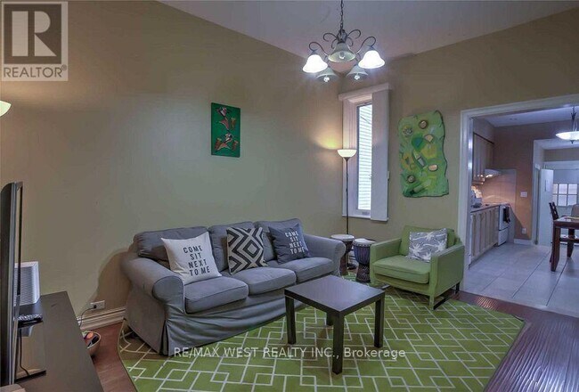 Photo du bâtiment - 472 Symington Ave