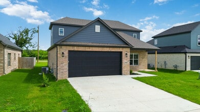 Building Photo - 980 Trestle Ln