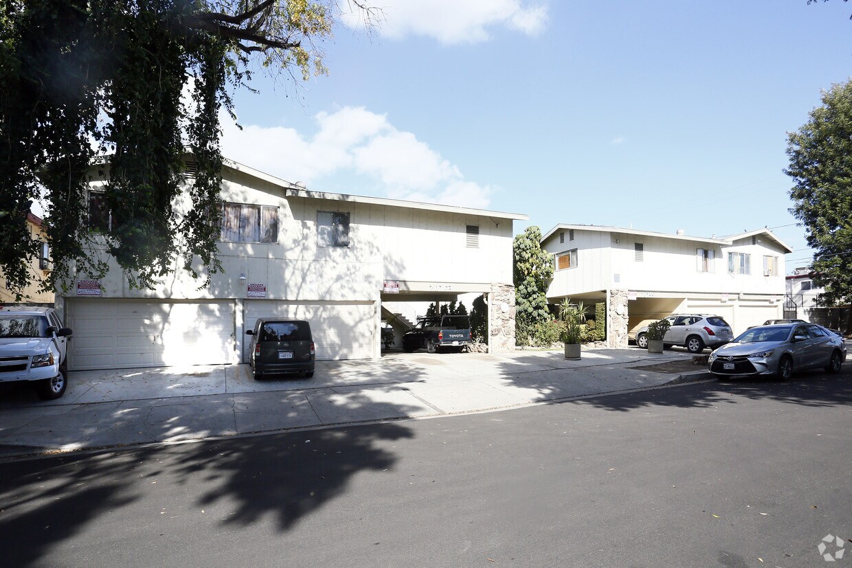 Primary Photo - 20755-20763 Hartland St