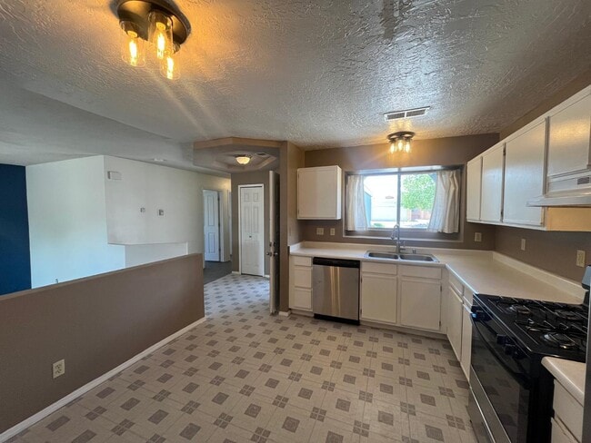 Building Photo - 1638 Perma Dr NE