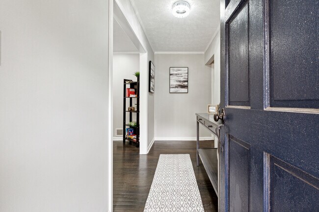 Front Entry - 1490 Compton Dr SW