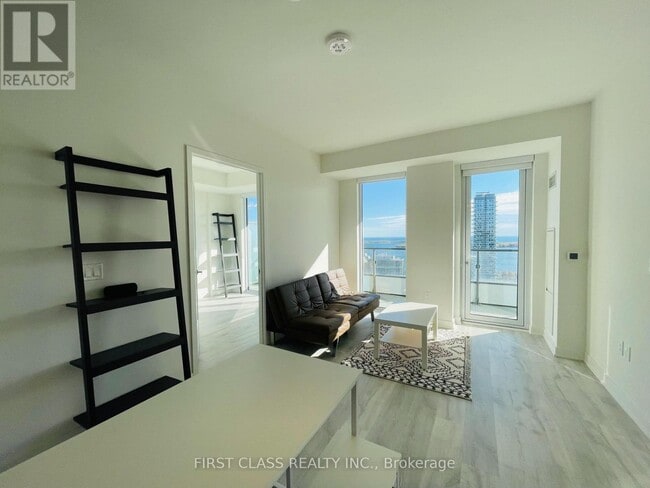 Building Photo - 70 Princess St