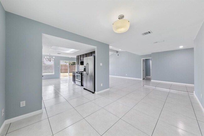 Foto del edificio - 718 N Fork Ct