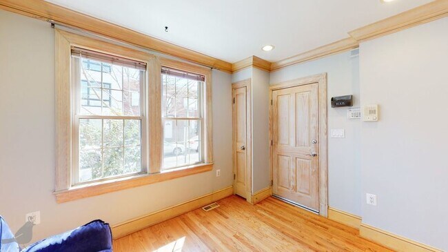 Building Photo - Captivating 1 Bedroom off H Street! Parkin...