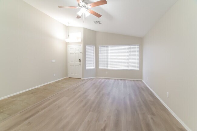 Building Photo - 8228 W Behrend Dr