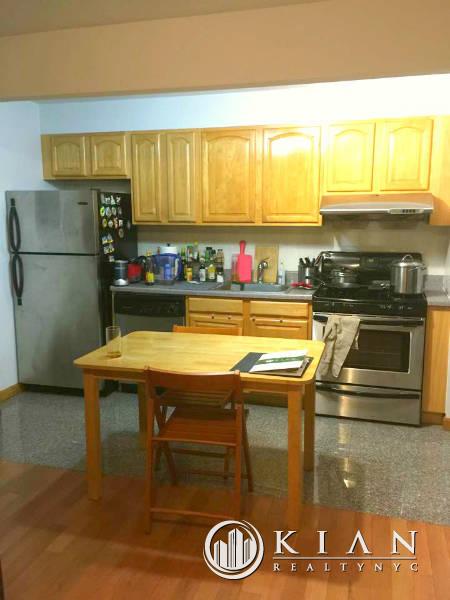 Building Photo - 874 Lorimer St