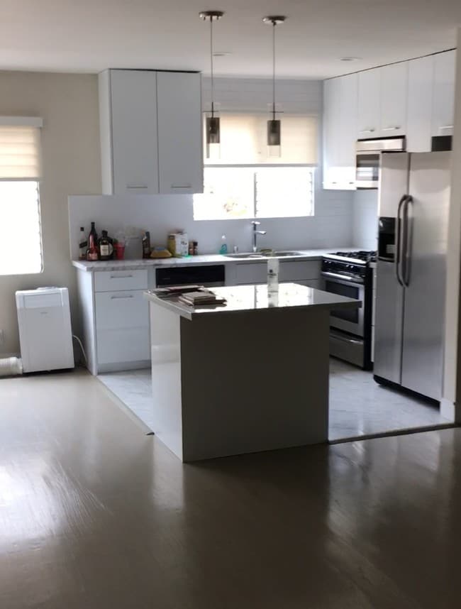 Building Photo - 316 San Vicente Blvd