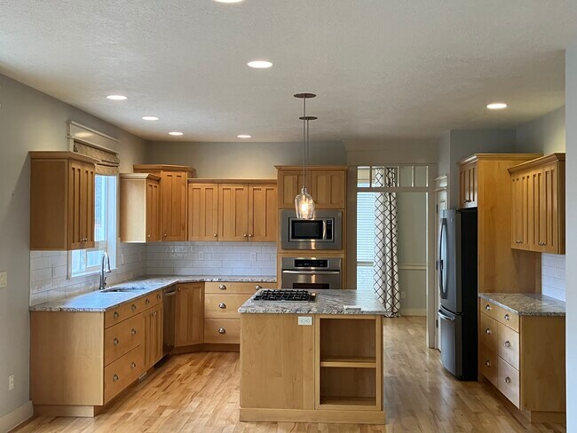 Foto del edificio - 1074 N Caledonia Pl