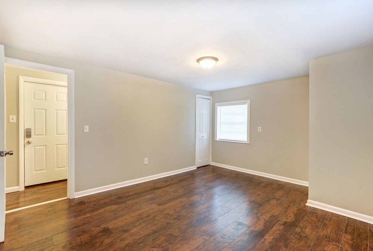 634 E Park Ave Unit B, Savannah, GA 31401 Room for Rent in Savannah