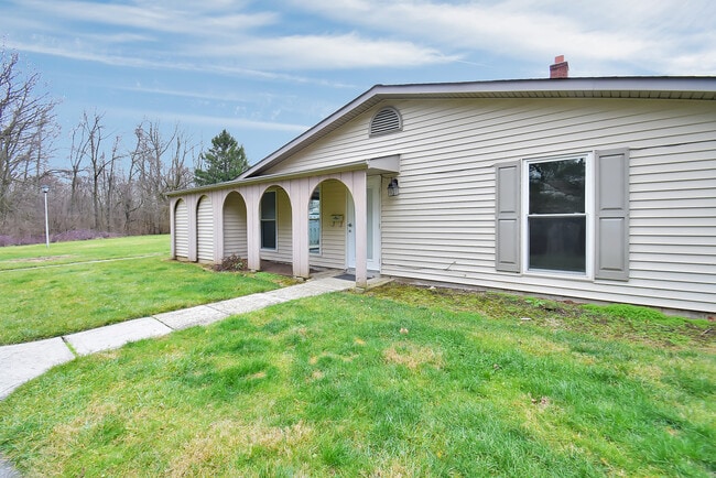 Building Photo - 2500 Burgandy Ln