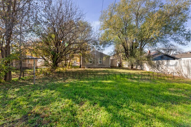 Foto del edificio - 2136 S Waco Ave