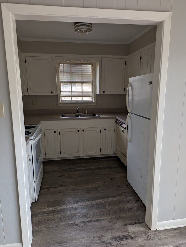 Kitchen - 1605 Mamie St