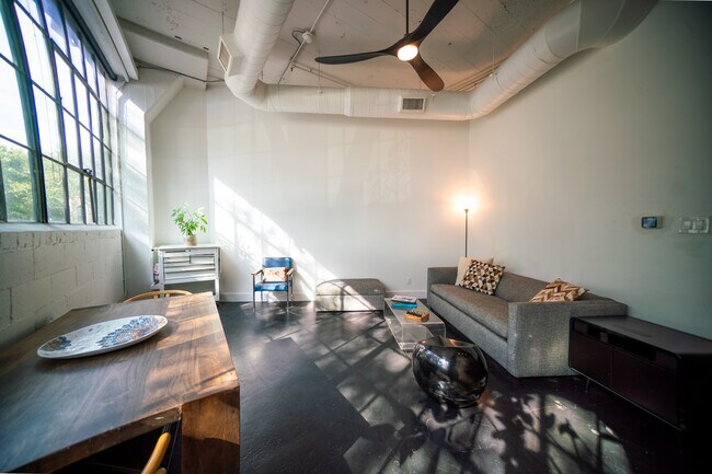 Foto del edificio - 2220 Canton St