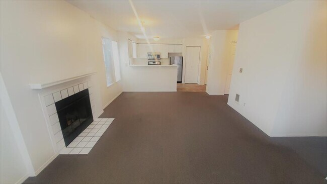 Building Photo - Ping-Lin 4plex - 4 bedrooms