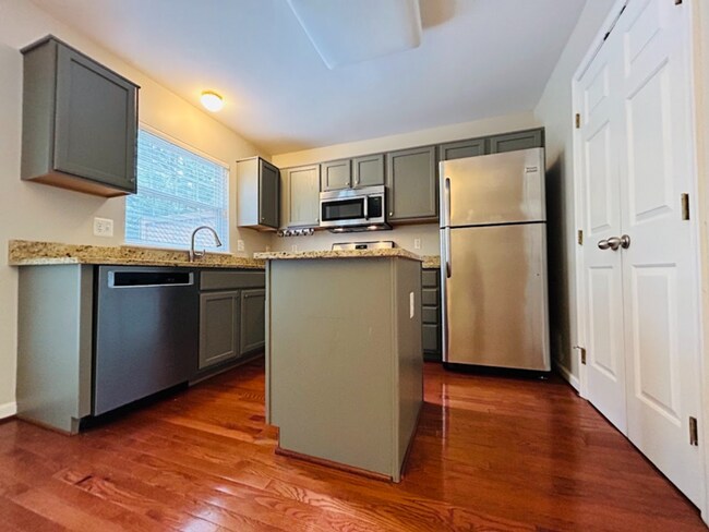 Building Photo - 2049 Stargrass Ct