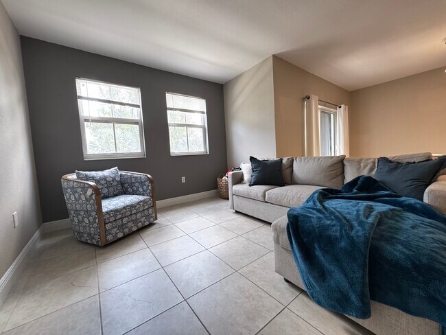 Foto del edificio - 8740 NW 97th Ave