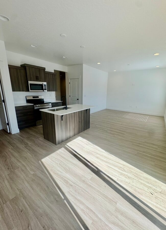 Building Photo - 5706 S Weehawken Ln