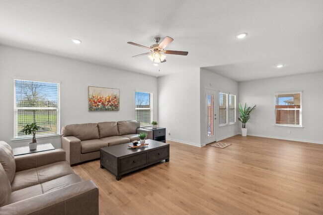 Foto del edificio - Beautiful 4 Bedroom Home in Spiritas Ranch Near Lake Lewisville