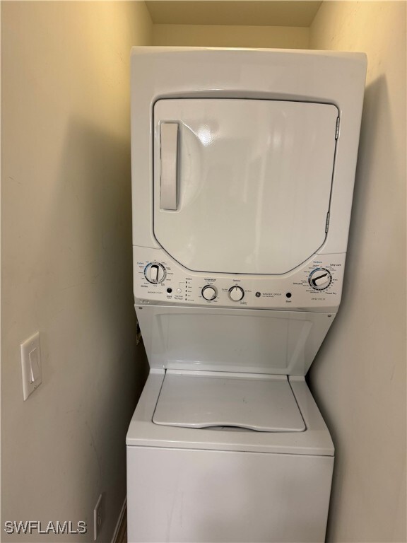 Foto del edificio - 1100 Pine Ridge Rd