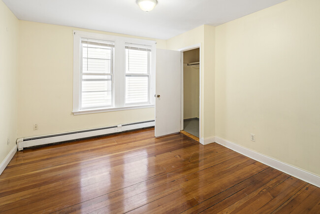 Foto del edificio - 64 Pleasant St