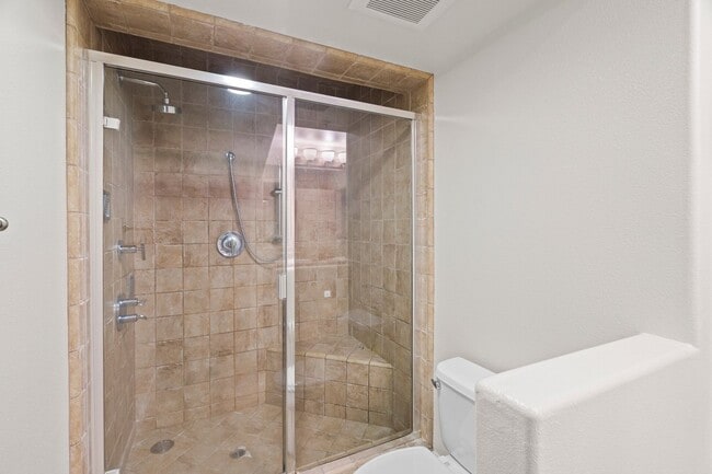 Building Photo - PRIVATE TOWNHOME NEAR DOWNTOWN STROLL TO E...