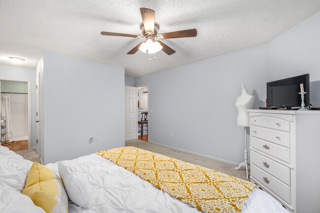 Foto del edificio - 4162 Breezewood Dr