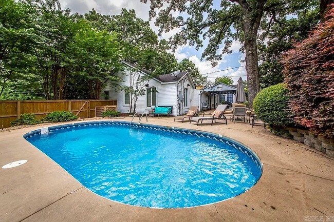 Foto del edificio - 1717 N University Ave