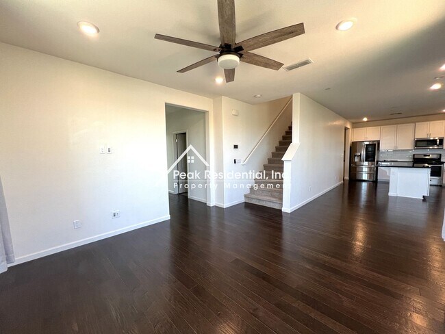 Building Photo - Newer 4bd/3ba Folsom Home with 2 Car Garage