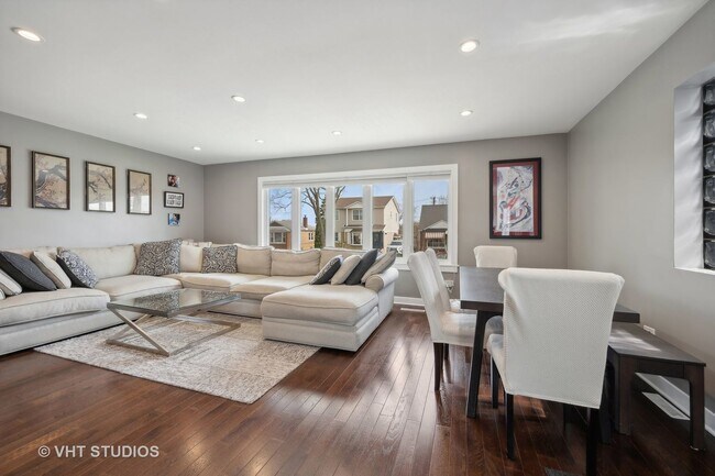 Foto del edificio - 7628 N Odell Ave