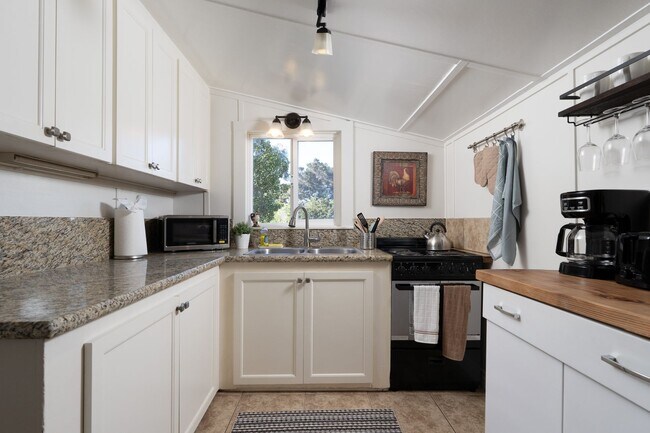 Foto del edificio - 272 W Carmel Valley Rd